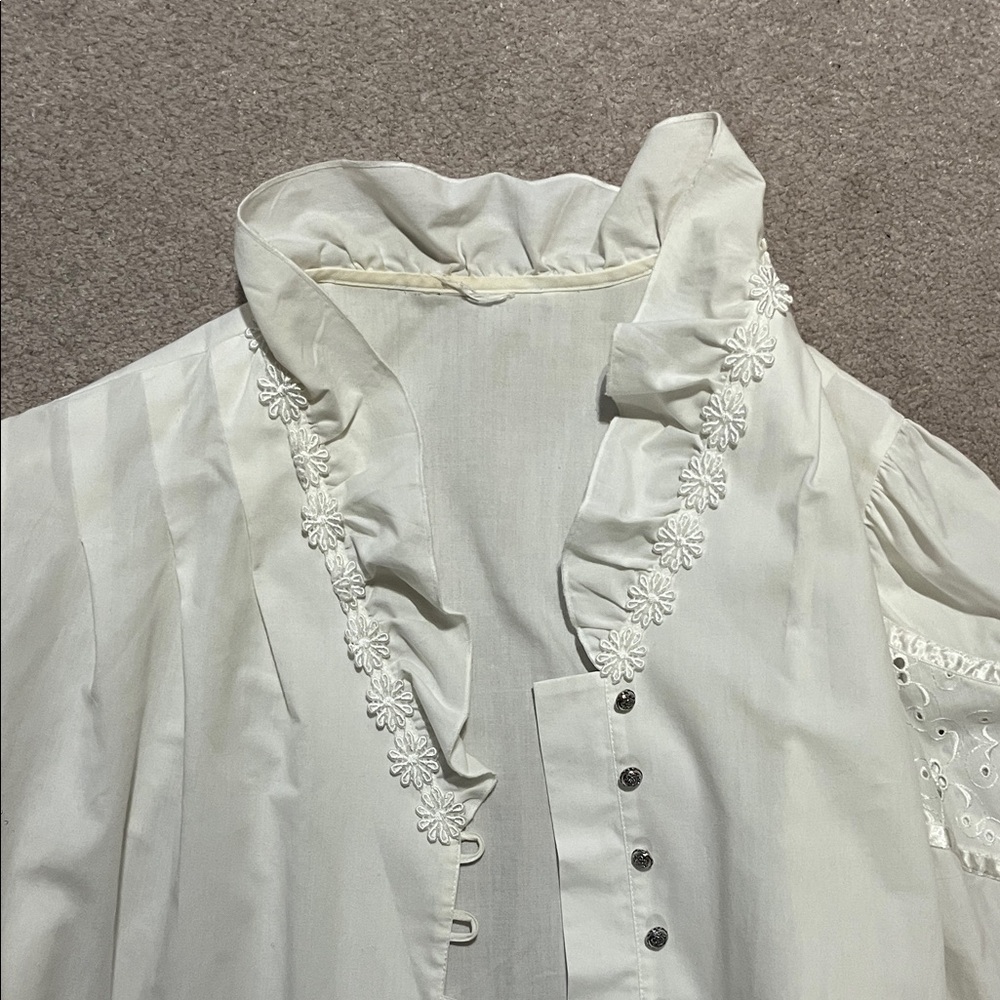 Vintage cotton White Blouse with Lace Details - Picture 4 of 8